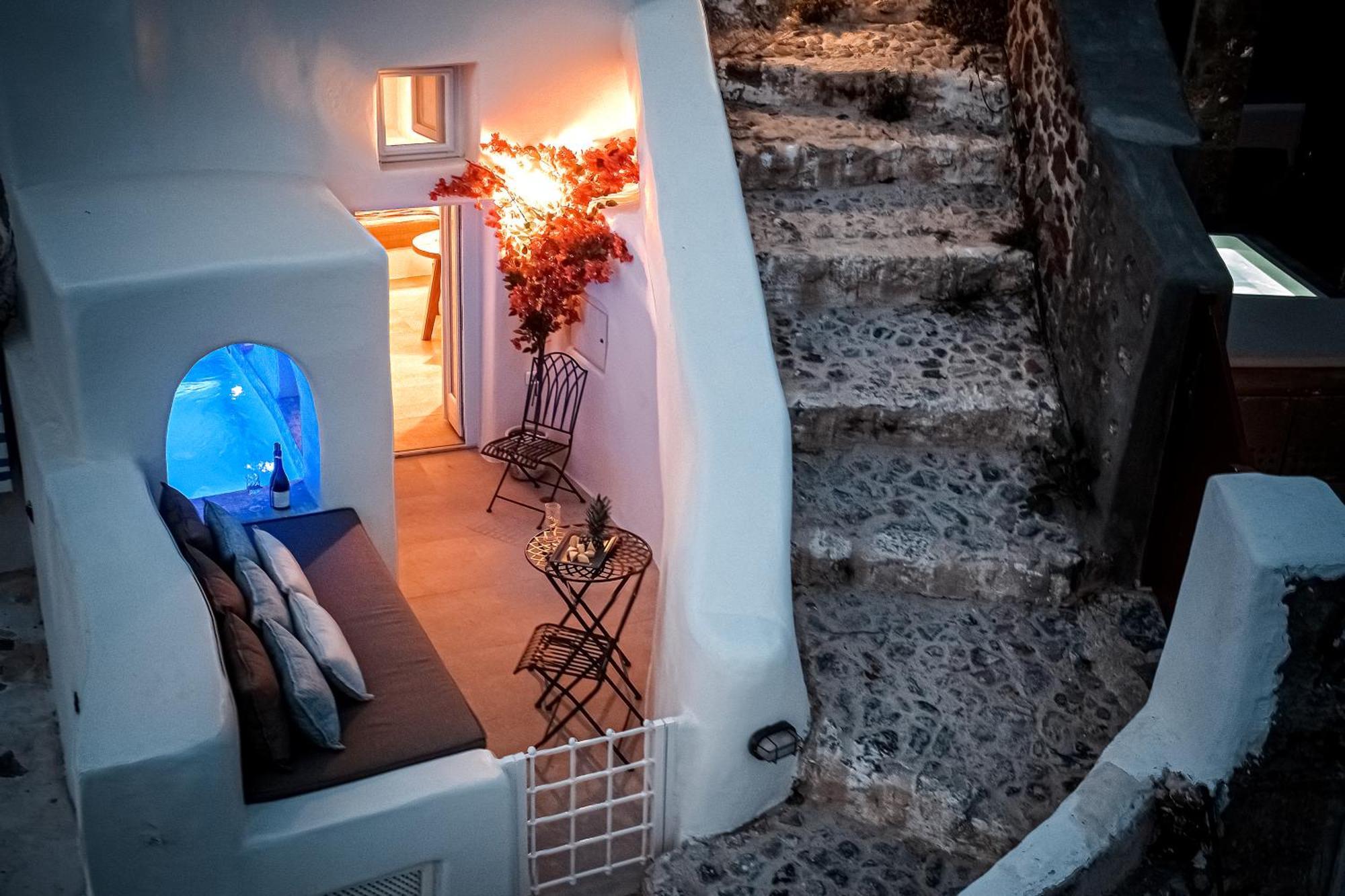 Blue Art Caves - Lunar Sea Villa