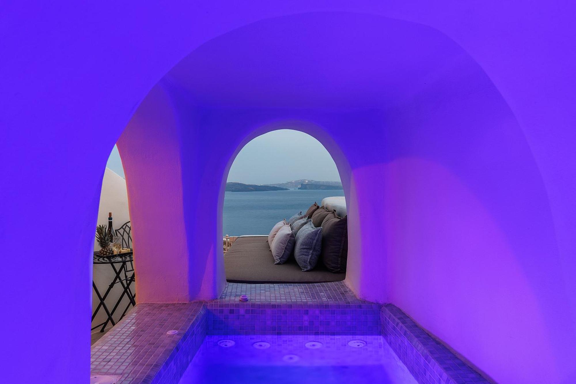 Blue Art Caves - Lunar Sea Oia (Santorini)