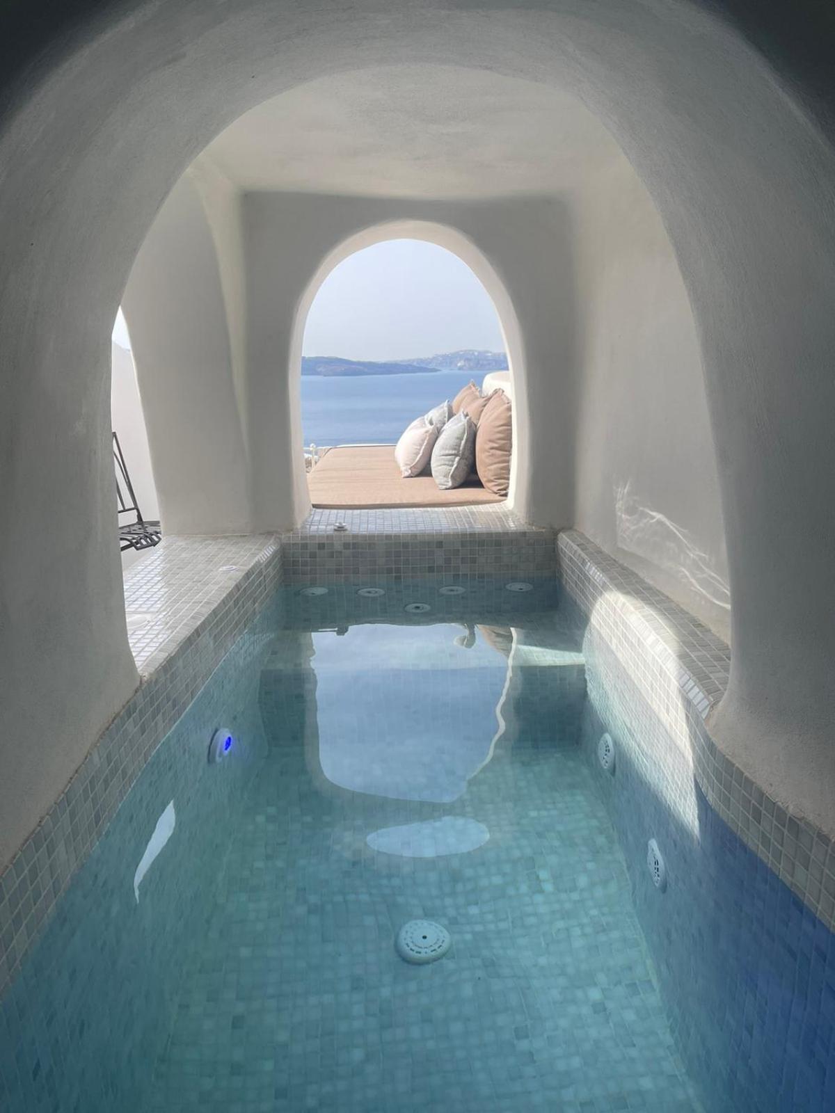 Blue Art Caves - Lunar Sea Villa *